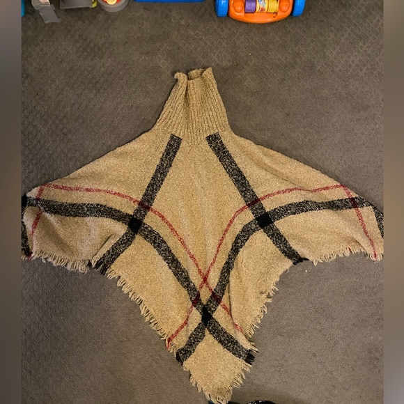 Poncho - Picture 2 of 5